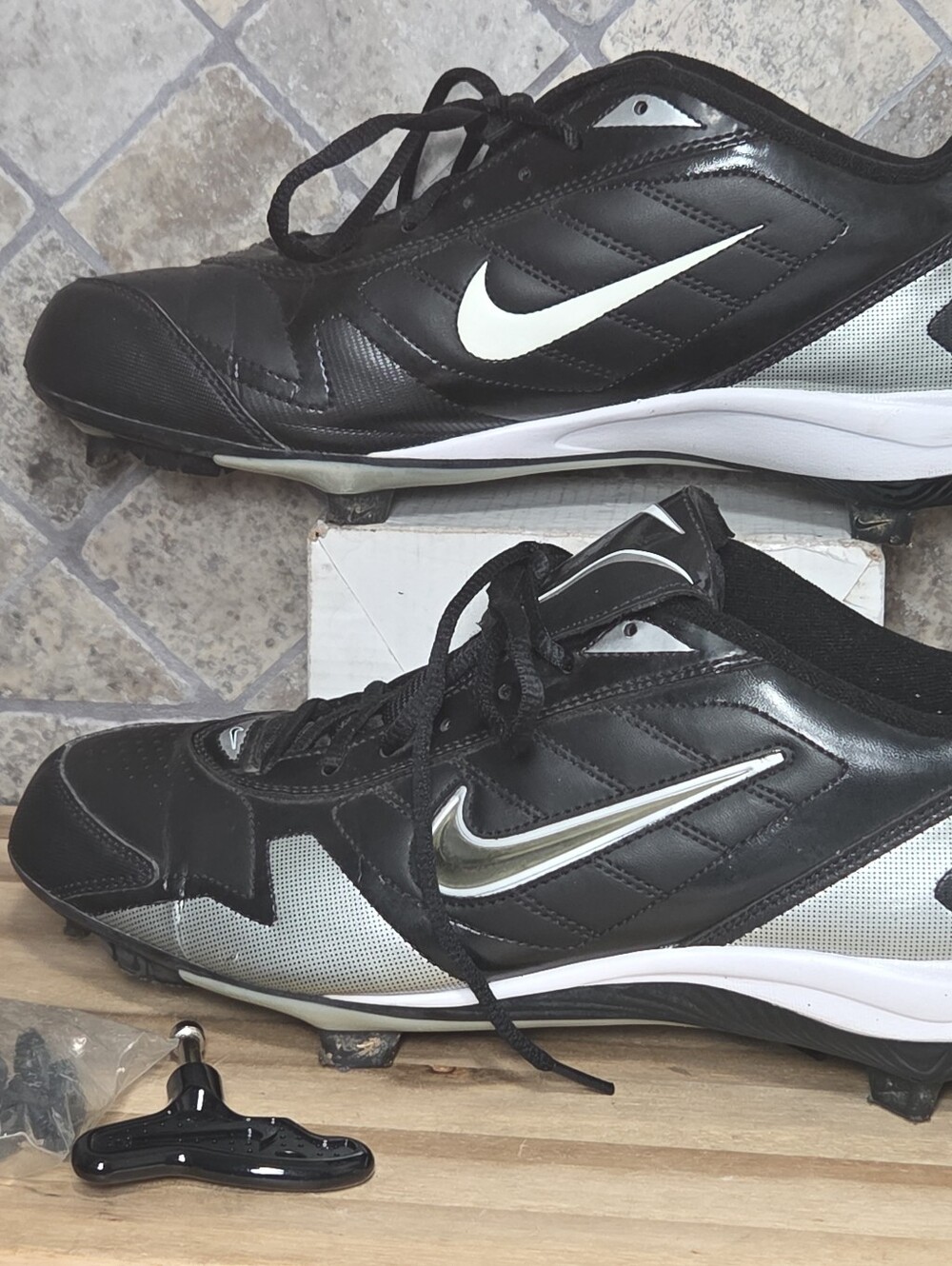 Nike Men’s Black and Silver Baseball Cleats